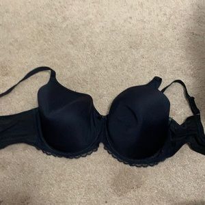 Black lace detail tshirt bra
